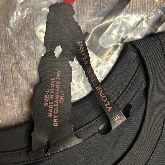 VLONE- skull # Cross Bones - size large- w/Shipping Bag - Picture 5 of 6